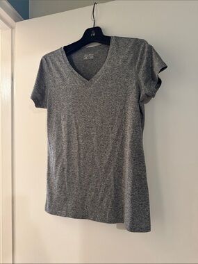 Eddie Bauer Women’s V-Neck Short Sleeve Tee - Gray Size M EUC